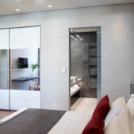 Ikon Aparthotel 4*